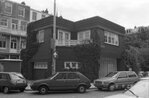 De dakranden inmiddels (weer?) met dakpannen.
              <br/>
              Stadsarchief Amsterdam, 1988